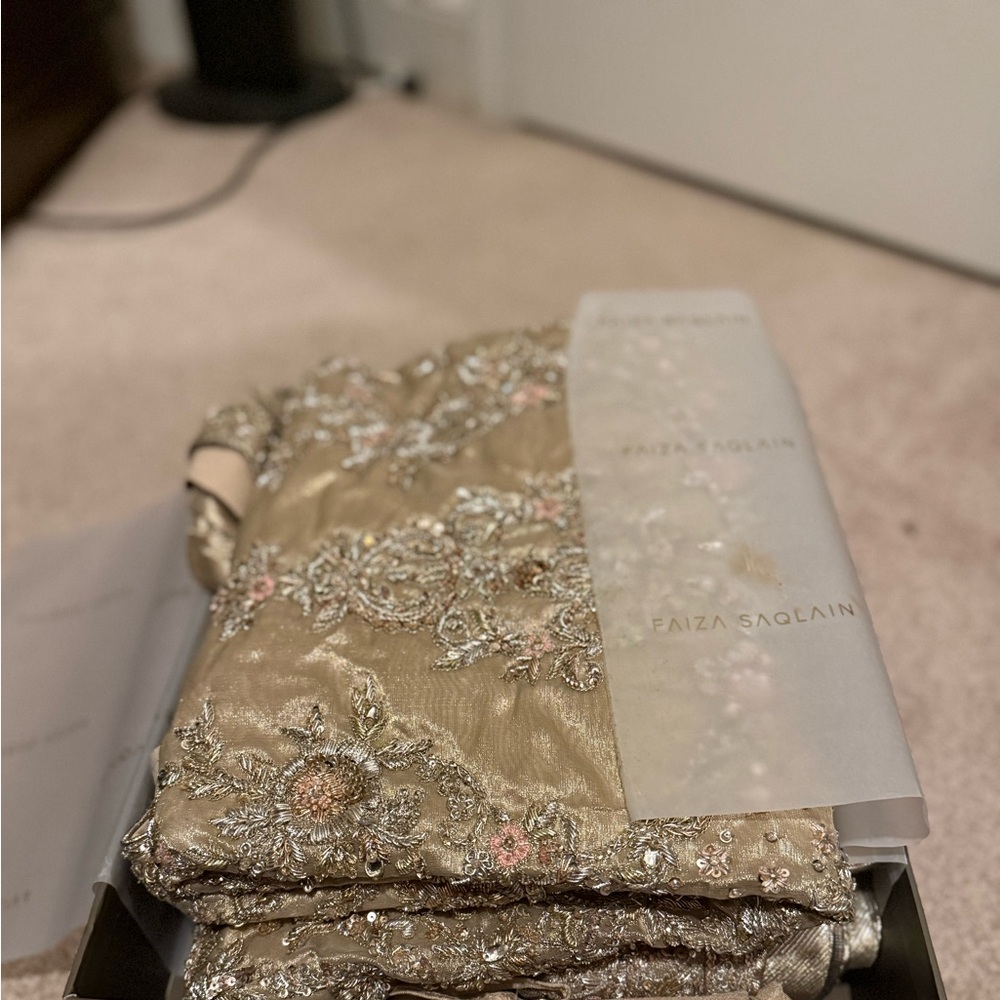 Luxurious dull gold Embroidered Wedding Dress, Brand New - Picture 6 of 7